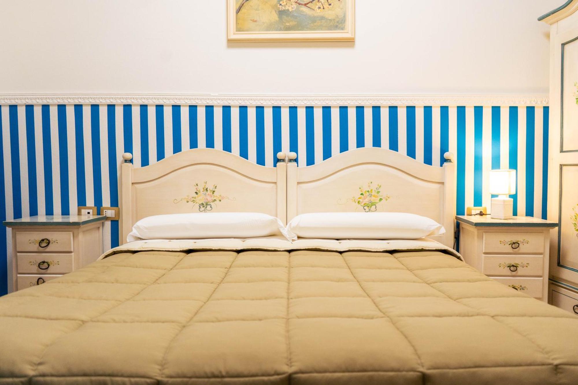 Le Tre Stelle Hotel Cagliari Buitenkant foto