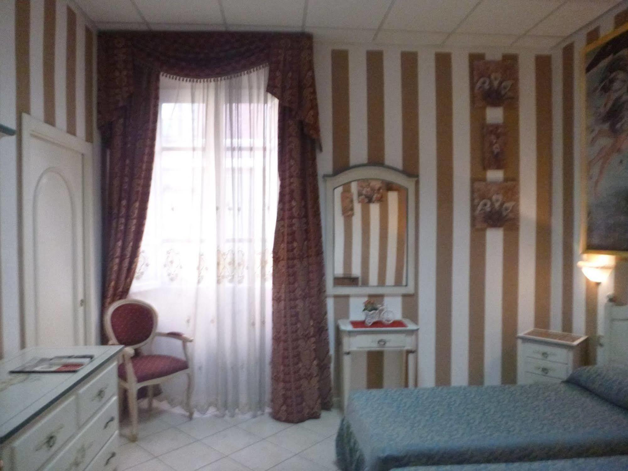 Le Tre Stelle Hotel Cagliari Buitenkant foto